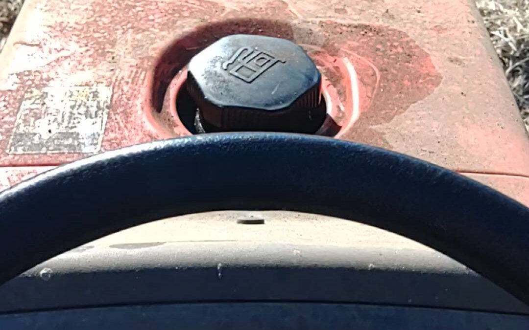 田んぼの荒起こし